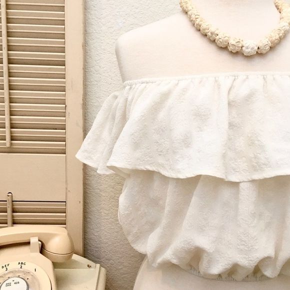 KIMCHI BLUE Cream Crêpe Off the Shoulder Boho Peasant Top XS - Picture 3 of 8